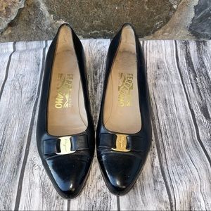 Salvatore Ferragamo Vara Pump Black size 7.5B